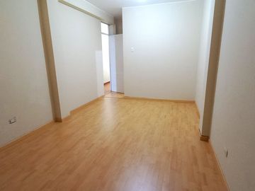 SE VENDE LINDO DEPARTAMENTO EN SURCO *PRIMER PISO *99 M2 *ZONA RESIDENCIAL DE SURCO CERCA A PARQUES *3H *2B