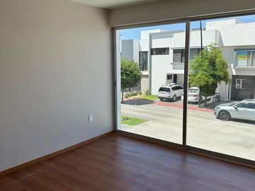 Se vende casa en Solares