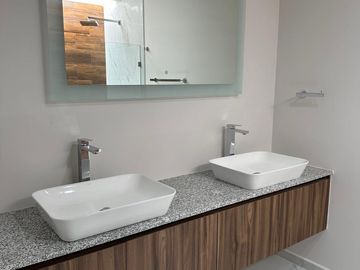 Se vende casa en Solares