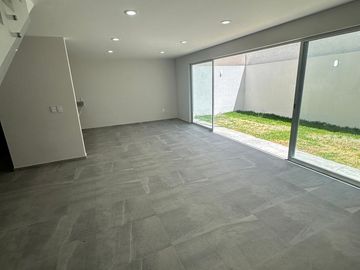 Se vende casa en Solares