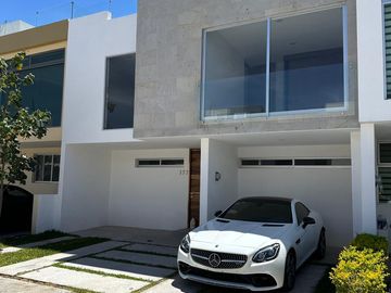 Se vende casa en Solares