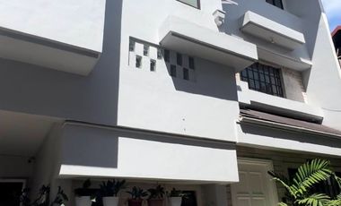 🏡 Luxurious Townhouse for Sale in New Manila – Prime Location & Secure! 🌟