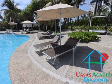 Depa con terraza y vista a los jardines y albercas