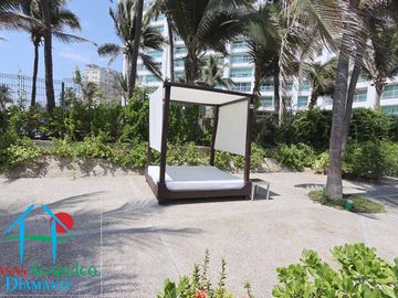 Depa con terraza y vista a los jardines y albercas