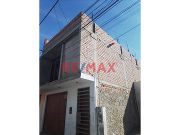 Ocasión!!!Venta Casa 2 Pisos. Paseo Del Mar Mz D6 Lote 27. ID 1083972
