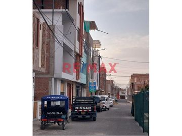 Ocasión!!!Venta Casa 2 Pisos. Paseo Del Mar Mz D6 Lote 27. ID 1083972