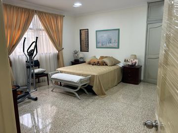 VENDO PROPIEDAD DOBLE Y MUY AMPLIA EN SAN SEBASTIÁN