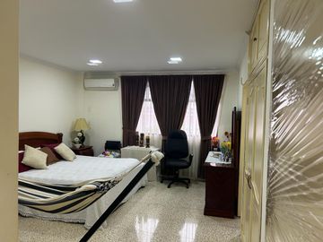 VENDO PROPIEDAD DOBLE Y MUY AMPLIA EN SAN SEBASTIÁN