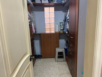 VENDO PROPIEDAD DOBLE Y MUY AMPLIA EN SAN SEBASTIÁN