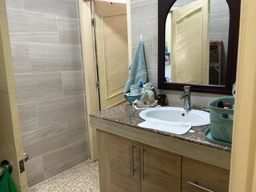 VENDO PROPIEDAD DOBLE Y MUY AMPLIA EN SAN SEBASTIÁN