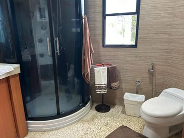 VENDO PROPIEDAD DOBLE Y MUY AMPLIA EN SAN SEBASTIÁN