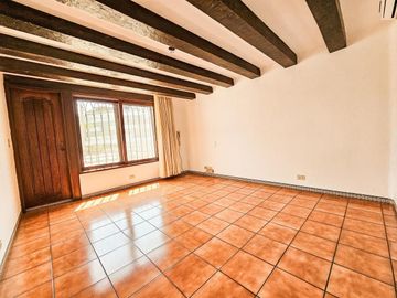 LINDA CASA DISEÑADA Y CONSTRUIDA POR ARQ VELASCO