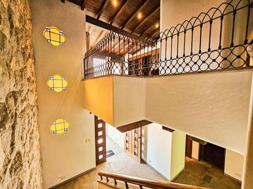 LINDA CASA DISEÑADA Y CONSTRUIDA POR ARQ VELASCO