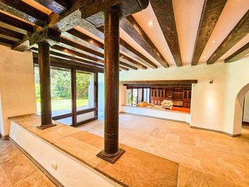 LINDA CASA DISEÑADA Y CONSTRUIDA POR ARQ VELASCO