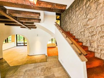 LINDA CASA DISEÑADA Y CONSTRUIDA POR ARQ VELASCO