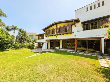 LINDA CASA DISEÑADA Y CONSTRUIDA POR ARQ VELASCO