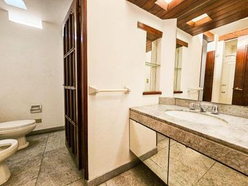 LINDA CASA DISEÑADA Y CONSTRUIDA POR ARQ VELASCO