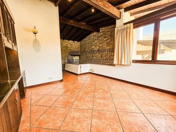 LINDA CASA DISEÑADA Y CONSTRUIDA POR ARQ VELASCO