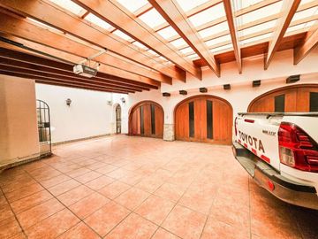 LINDA CASA DISEÑADA Y CONSTRUIDA POR ARQ VELASCO