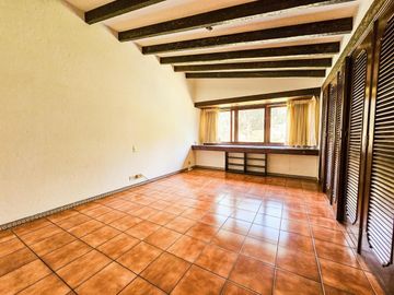 LINDA CASA DISEÑADA Y CONSTRUIDA POR ARQ VELASCO