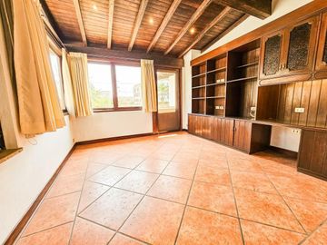 LINDA CASA DISEÑADA Y CONSTRUIDA POR ARQ VELASCO