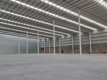 NAVE EN RENTA EN TOLUCA DE 6,615M2 DENTRO DE PARQUE CON SEGURIDAD 24HRS.