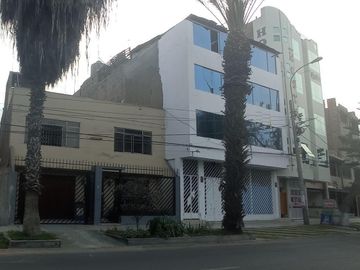 ¡Oportunidad! Venta de Casa Comercial en Plena Panamericana Norte, Los Olivos