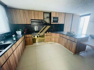 VENTA DE CASA DE LUJO  AMUEBLADA - LOMAS DEL CAMPESTRE, LEON, GTO