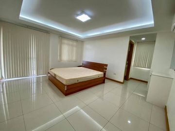 3-Storey 9 Bedroom House & Lot for RENT/SALE in Hensonville Angeles City near Clark