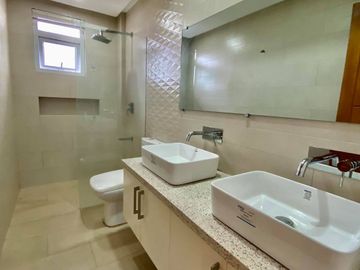 3-Storey 9 Bedroom House & Lot for RENT/SALE in Hensonville Angeles City near Clark