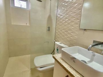 3-Storey 9 Bedroom House & Lot for RENT/SALE in Hensonville Angeles City near Clark