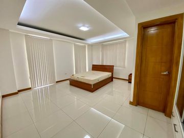 3-Storey 9 Bedroom House & Lot for RENT/SALE in Hensonville Angeles City near Clark