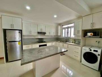 3-Storey 9 Bedroom House & Lot for RENT/SALE in Hensonville Angeles City near Clark