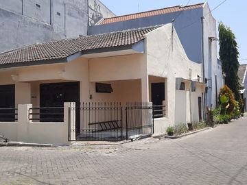Sewa Rumah Taman Pondok Indah Wiyung Nyaman Dekat Tol Bisnis Sekolah