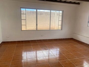 Propiedad en venta ideal para fábrica, vivienda o quinta sector Chuquipata (UNAE)