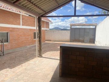 Propiedad en venta ideal para fábrica, vivienda o quinta sector Chuquipata (UNAE)