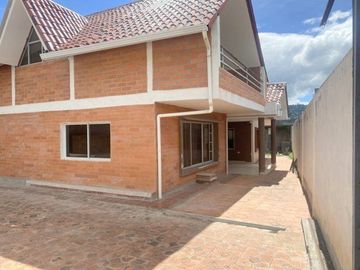 Propiedad en venta ideal para fábrica, vivienda o quinta sector Chuquipata (UNAE)