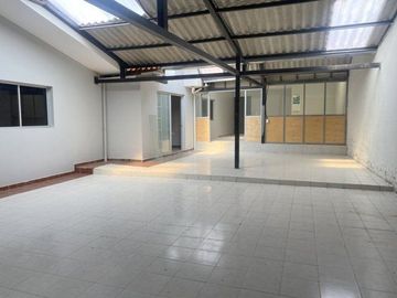 Propiedad en venta ideal para fábrica, vivienda o quinta sector Chuquipata (UNAE)