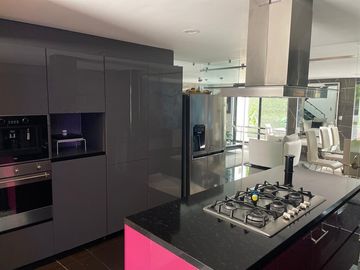 Venta Excelente Casa Zona Angelópolis, muy cerca SONATA