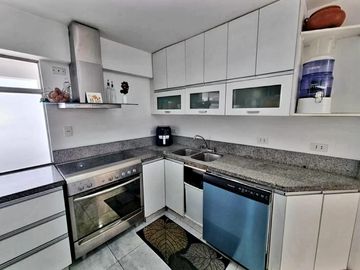 VENTA DE DEPARTAMENTO DUPLEX, 200 M2, 3 DORM, 4 BAÑOS, 2 GARAJES, GAS GLP