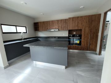 Casa en VENTA en Querétaro ¡Zona de Juriquilla, Dentro de privada!
