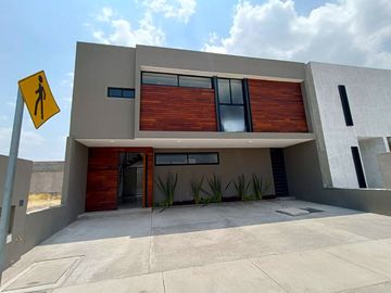 Casa en VENTA en Querétaro ¡Zona de Juriquilla, Dentro de privada!