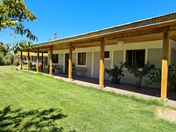 Se vende casa sólida en parcela de 5.000 m2,Pelarco