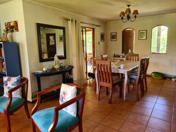 Se vende casa sólida en parcela de 5.000 m2,Pelarco