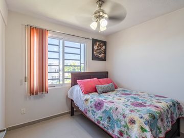 CASA EN VENTA DE 3 RECÁMARAS, ALBERCAS, CANCHAS DEPORTIVAS. UBICADA EN XOCHITEPEC, MORELOS.