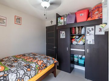 CASA EN VENTA DE 3 RECÁMARAS, ALBERCAS, CANCHAS DEPORTIVAS. UBICADA EN XOCHITEPEC, MORELOS.