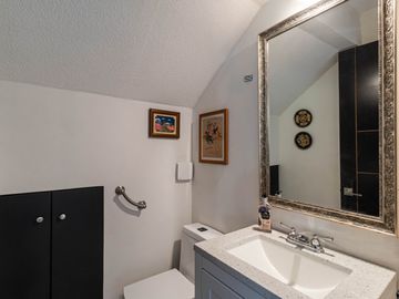 CASA EN VENTA DE 3 RECÁMARAS, ALBERCAS, CANCHAS DEPORTIVAS. UBICADA EN XOCHITEPEC, MORELOS.