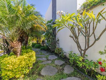 CASA EN VENTA DE 3 RECÁMARAS, ALBERCAS, CANCHAS DEPORTIVAS. UBICADA EN XOCHITEPEC, MORELOS.