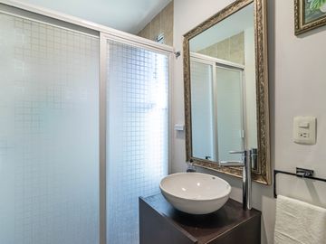 CASA EN VENTA DE 3 RECÁMARAS, ALBERCAS, CANCHAS DEPORTIVAS. UBICADA EN XOCHITEPEC, MORELOS.