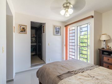 CASA EN VENTA DE 3 RECÁMARAS, ALBERCAS, CANCHAS DEPORTIVAS. UBICADA EN XOCHITEPEC, MORELOS.